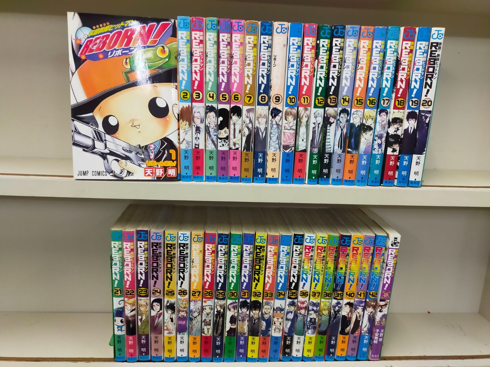 家庭教師ヒットマンREBORN! コミック【全42巻完結＋隠し弾1 骸・幻想のついた４３冊セット】 (ジャンプコミックス)[Book]