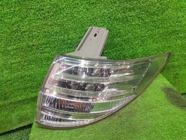 純正オプション エスティマ DBA-ACR50W 55 AHR 右 テール ランプ ライト アエラス Sパッケージ 8人 2AZ-FE 202 08538-28090