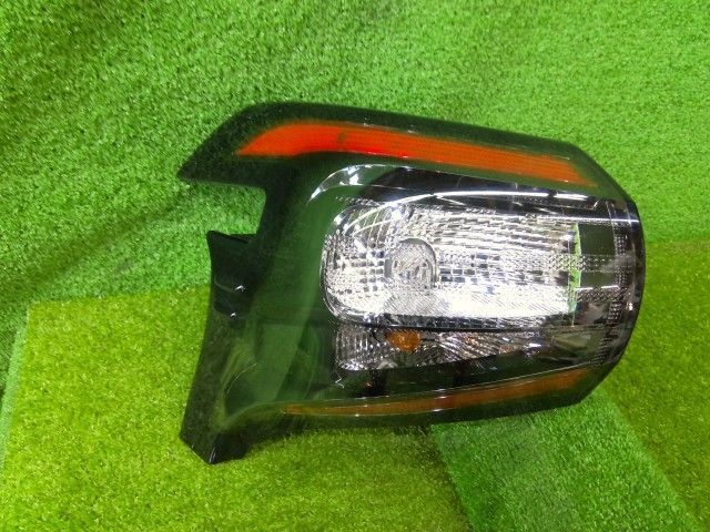 シエンタ DBA-NSP170G 左 テール ランプ ライト G 7人 2NR-FKE 070 81561-52C90