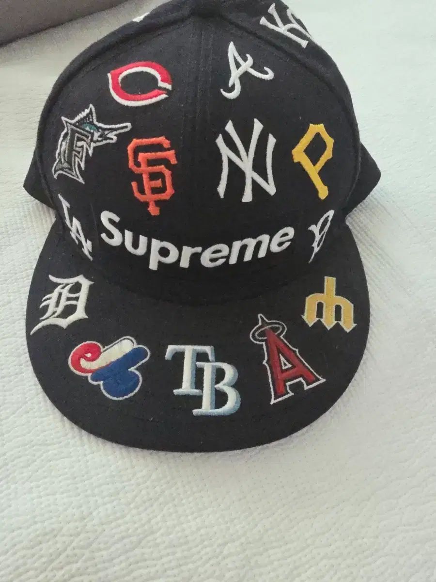 シュプリーム NEW ERA MLB ウール帽子