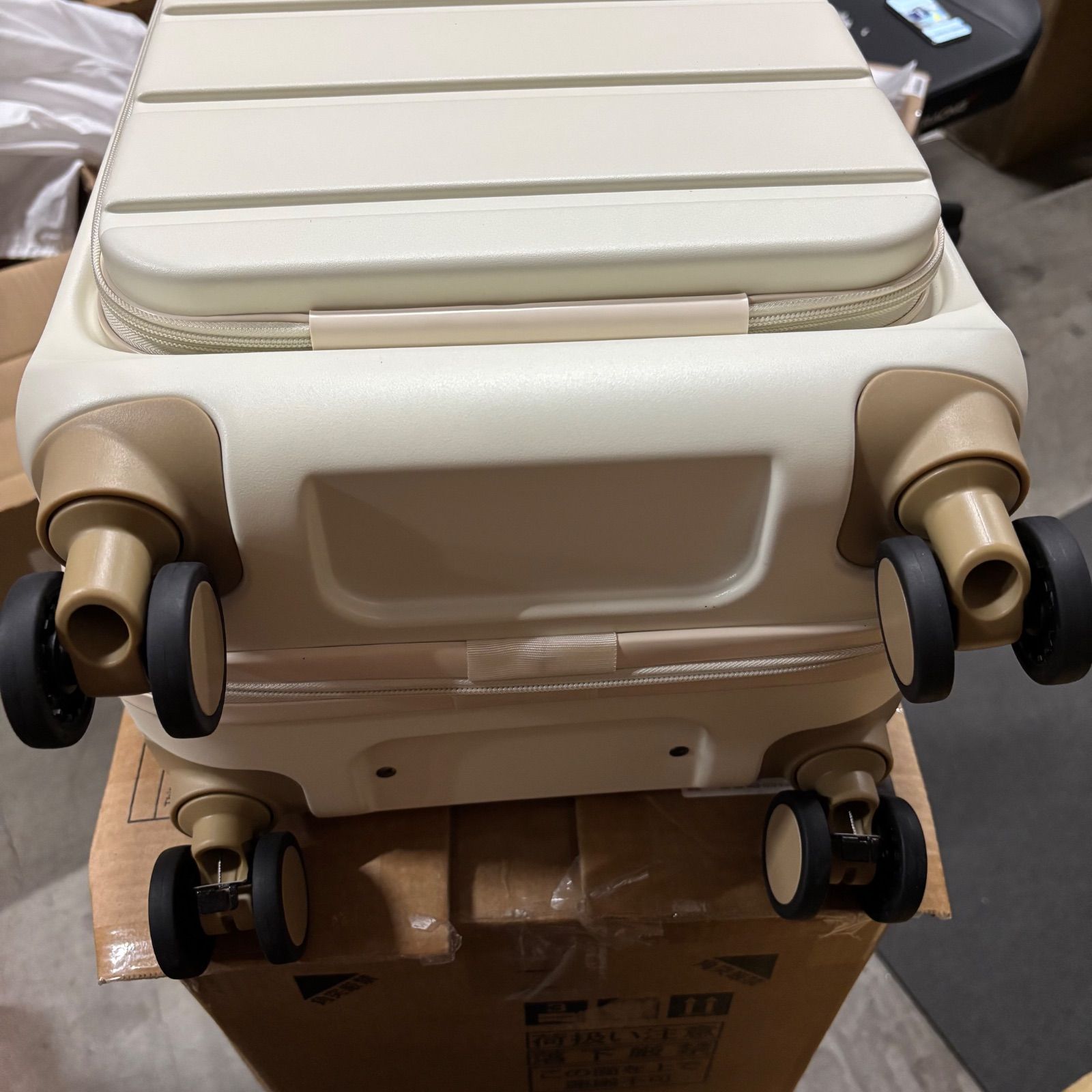 未使用 29L [エース] スーツケース キャリーケース アイボリー Sサイズ