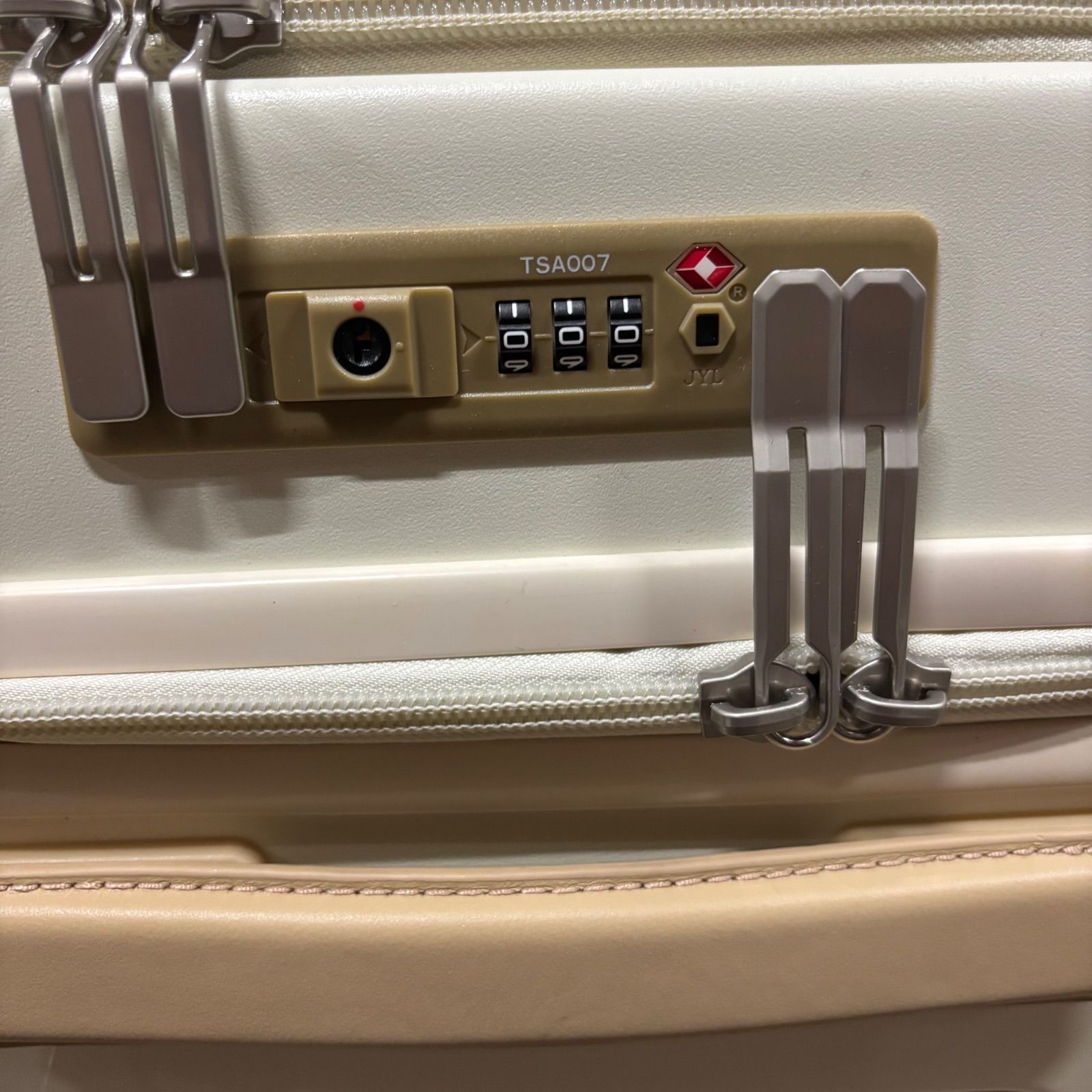 未使用 29L [エース] スーツケース キャリーケース アイボリー Sサイズ