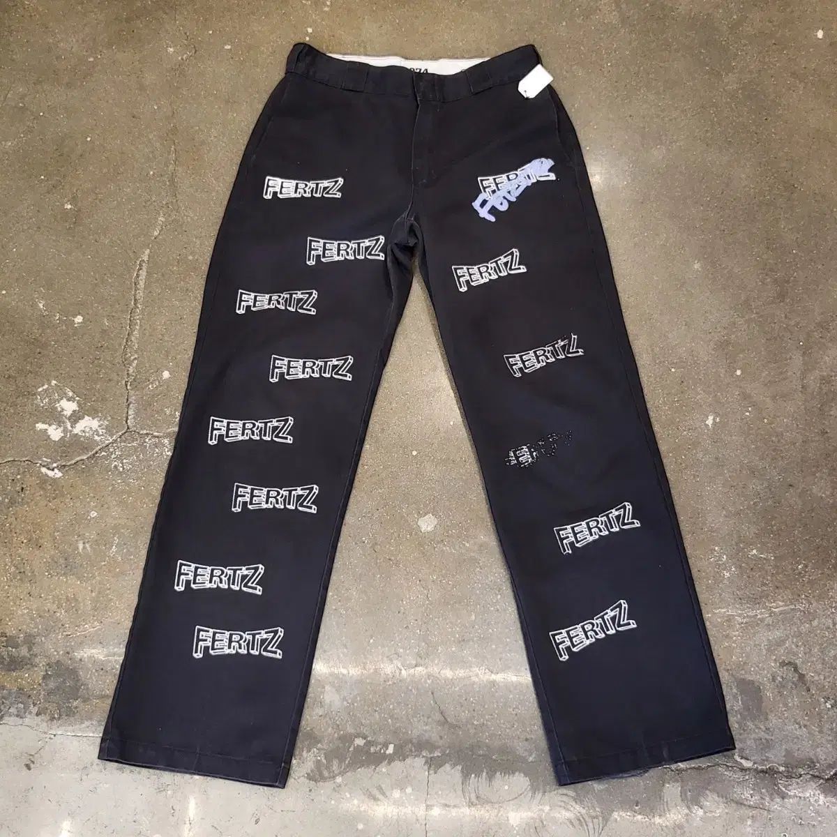 ディッキーズ 874 FERTZ プリンティング ブラック パンツ