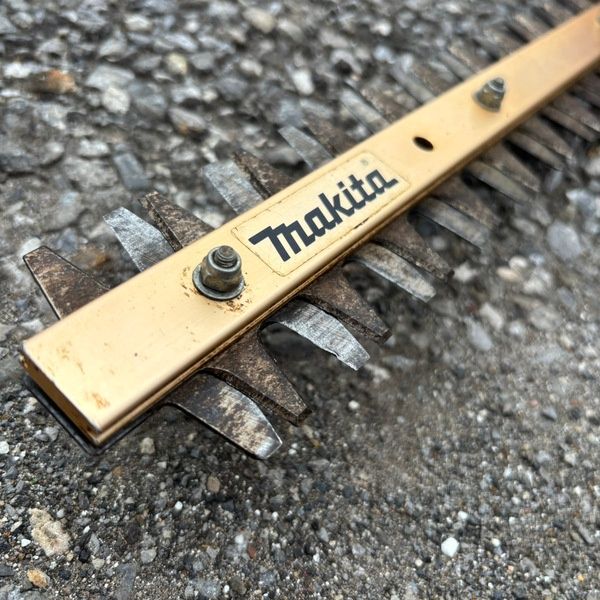 中古】マキタ(makita) 360ミリ充電式生垣バリカン MUH364DZ 本体のみ 