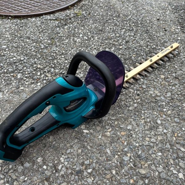 中古】マキタ(makita) 360ミリ充電式生垣バリカン MUH364DZ 本体のみ 