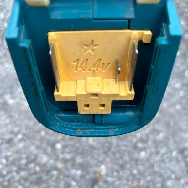 中古】マキタ(makita) 360ミリ充電式生垣バリカン MUH364DZ 本体のみ 