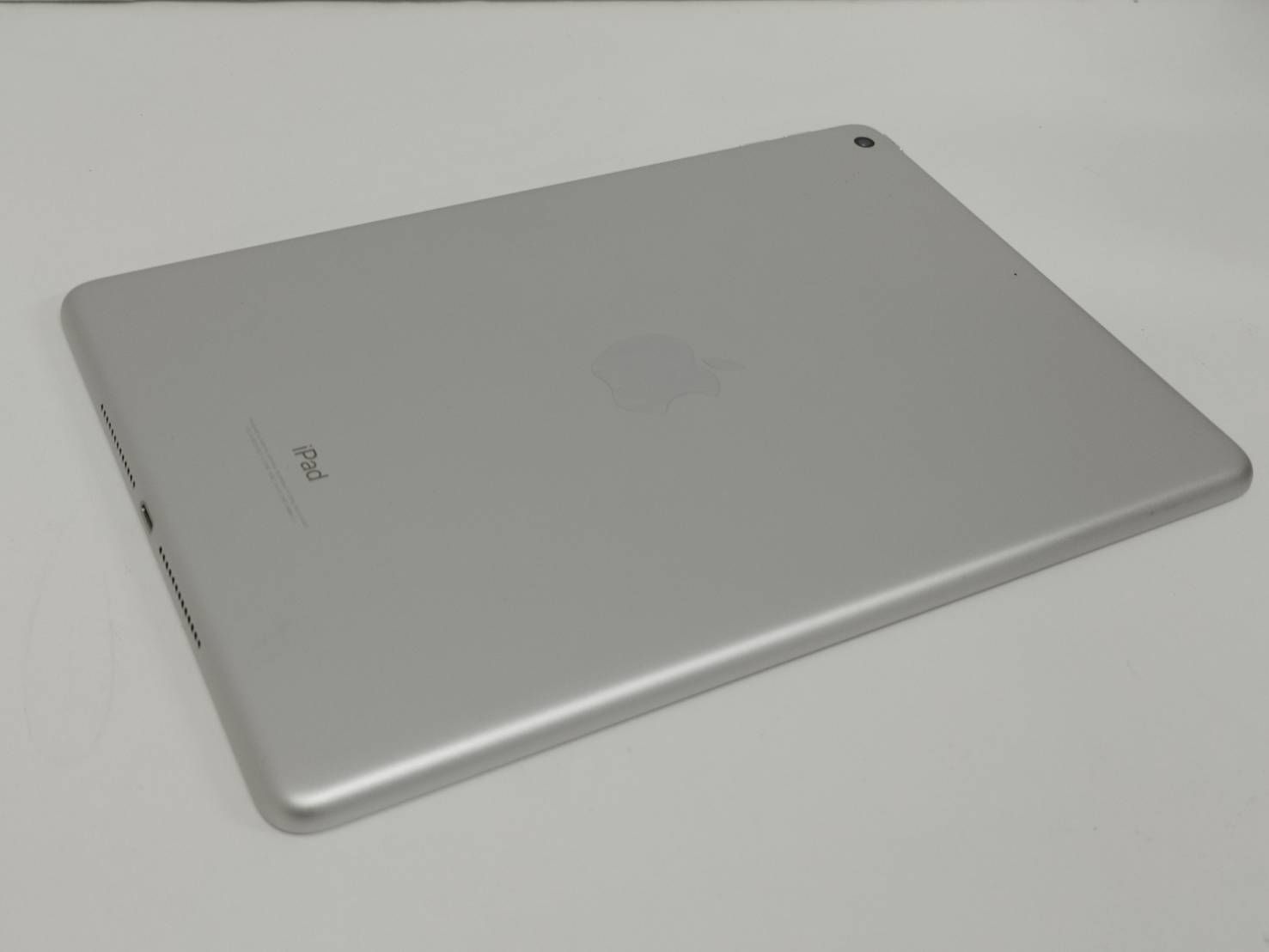 Wi-Fiモデル】iPad 第5世代/9.7インチ/A1822/32GB〈MP2G2J/A