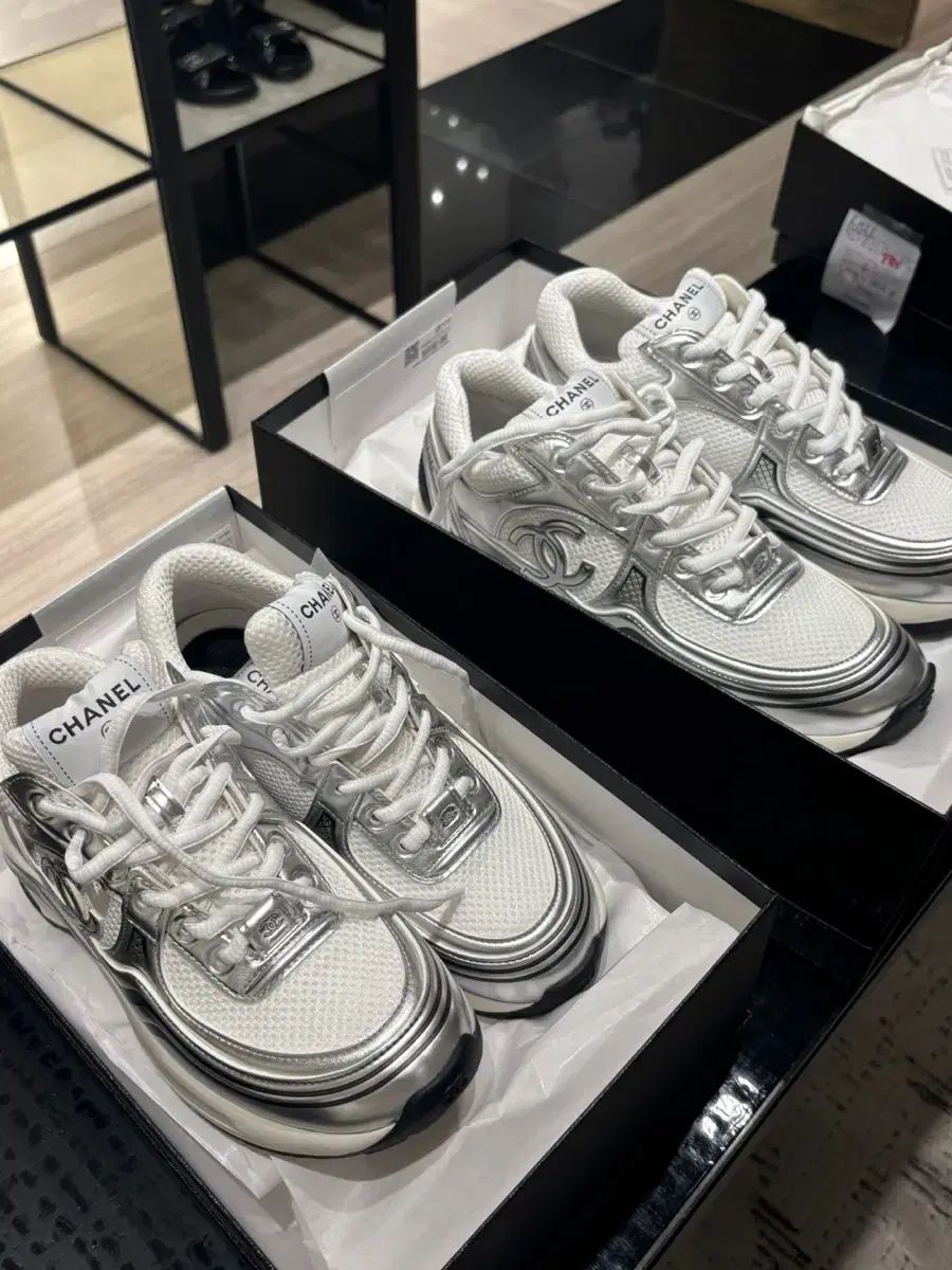 CHANEL シャネル スニーカー ファブリック ラミネイテッド & 白 シルバー 36 サイズ 新品