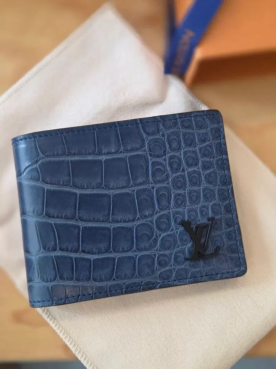 ルイヴィトン エキゾチック 二つ折り財布