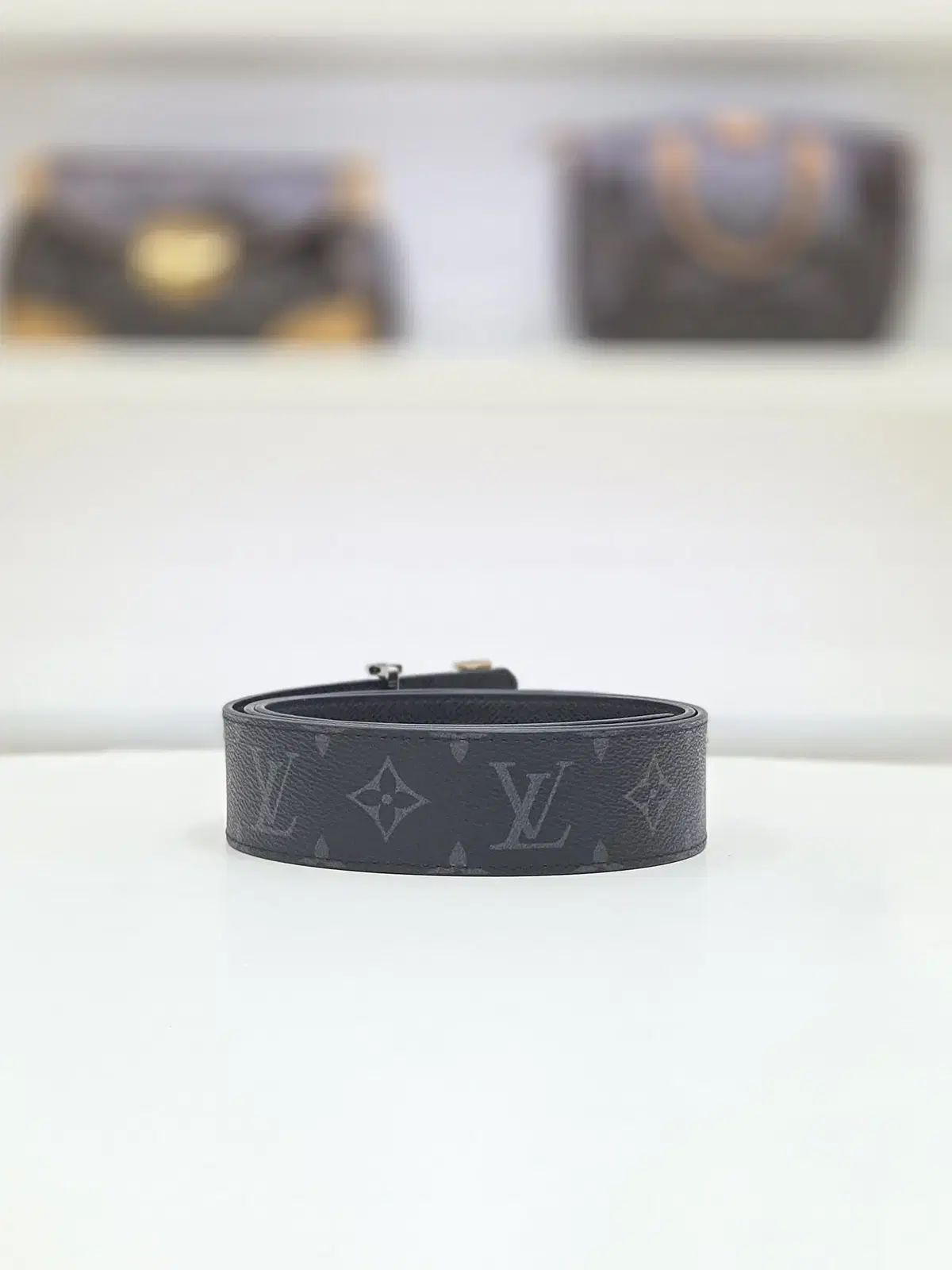 Louis Vuitton LVイニシャル リバーシブル 40MM メンズ ベルト 展示 