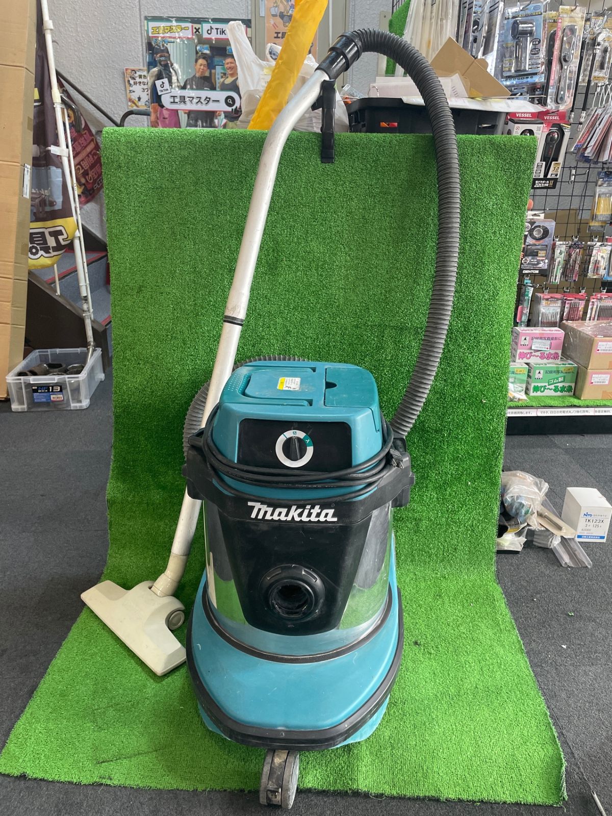 マキタ モデル 490S 乾湿両用 業務用 集じん機 本体・ホース・ノズル2個付き※現状品(チ-313)
