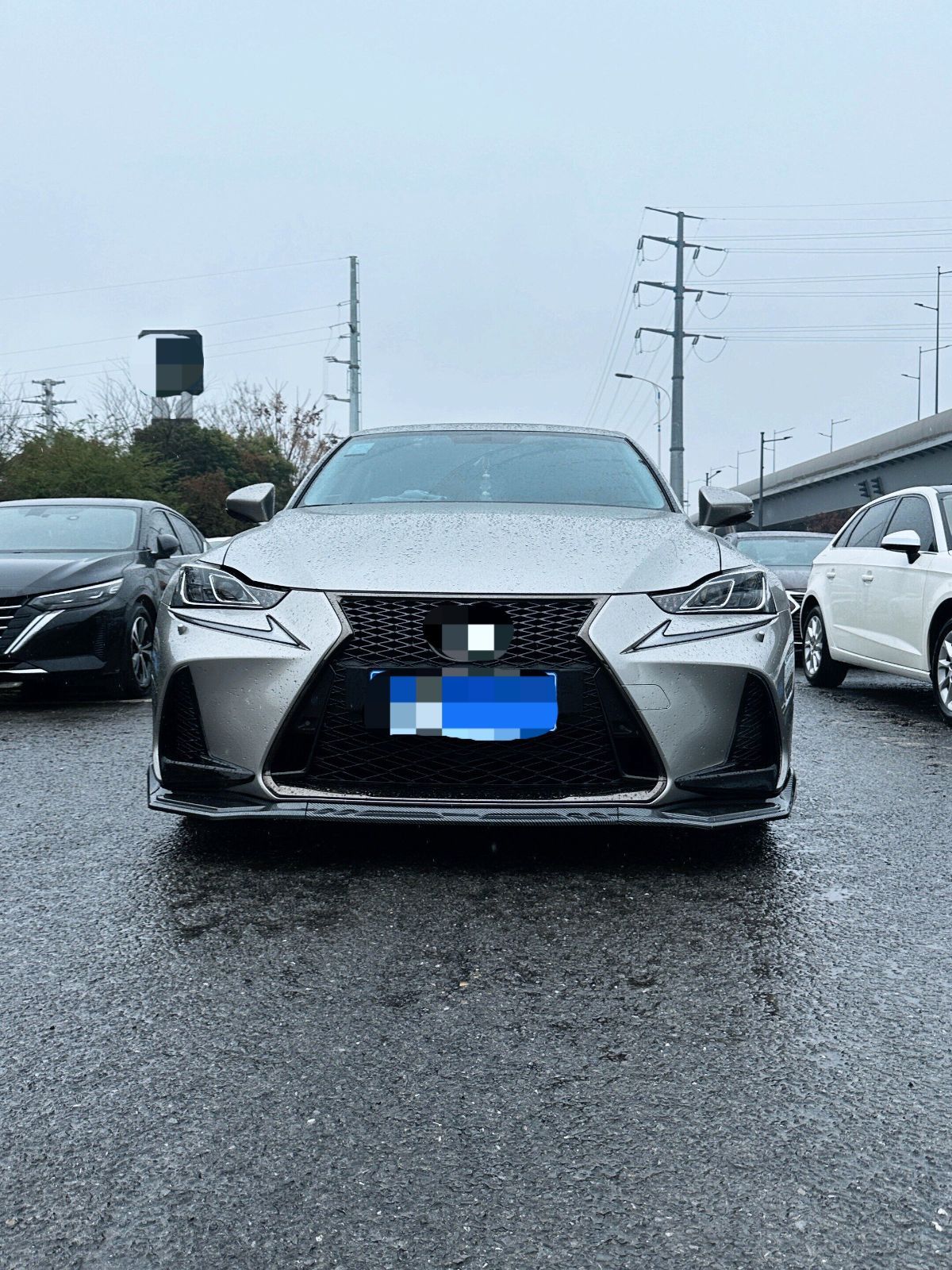 【送料無料】レクサス Lexus IS F-Sport IS300 IS350 2017-2020用 フロントリップスポイラー 3分割 ブラック グロスブラック カーボン柄 フロントアンダー 外装パーツ 立体感 高級感 引き締め感 スポーティ 取付用