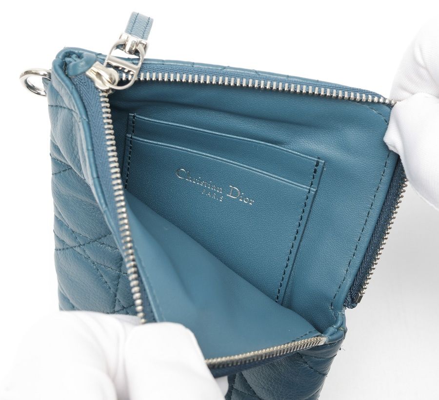 ディオール / DIOR カロ マルチファンクションポーチ / フォン ホルダー S5036UWHC カナージュ ラムスキン ブルー系 【中古】 ディオール / DIOR カロ マルチファンクションポーチ / フォン ホルダー S5036UWHC カナージュ ラムスキン ブルー系 【中古】