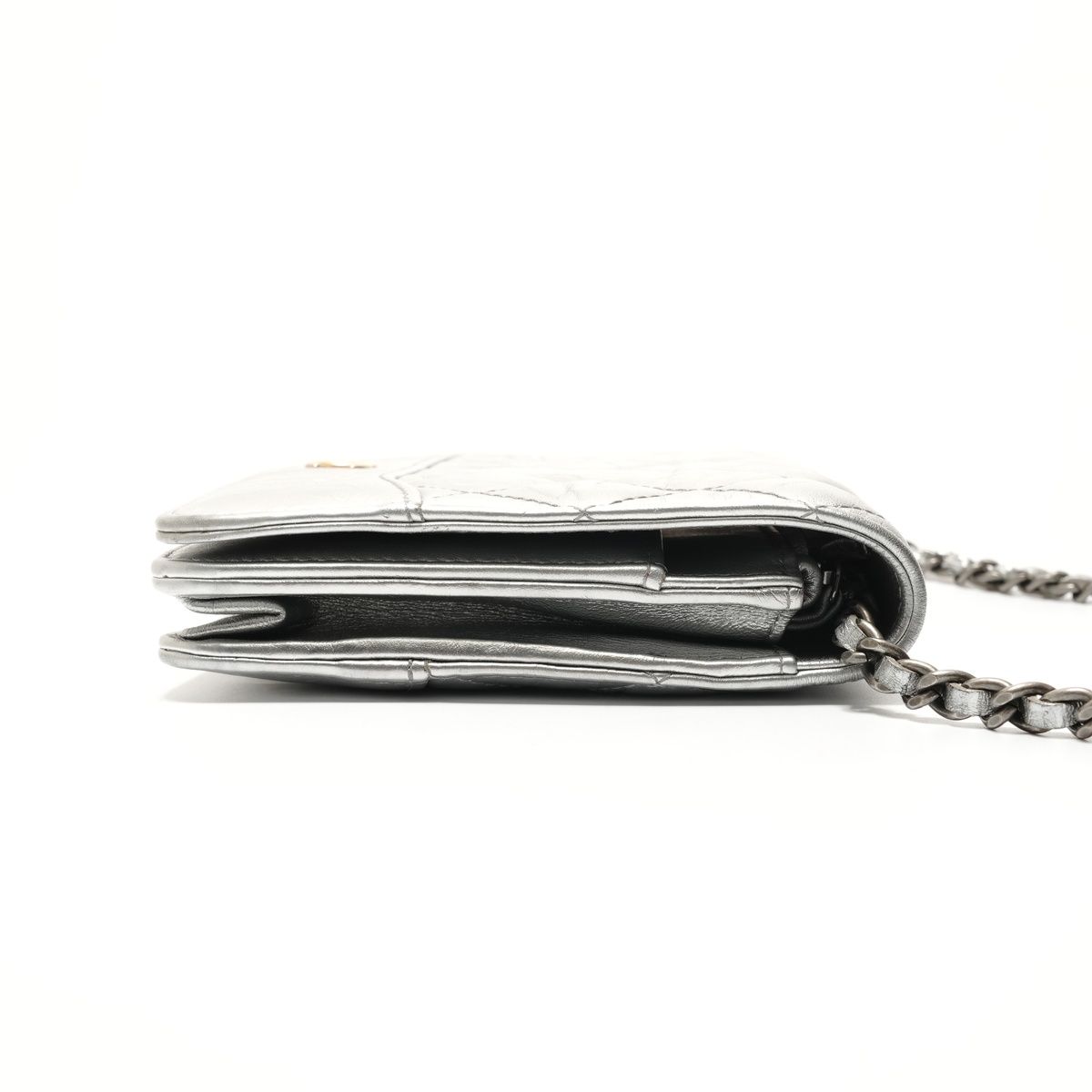 CHANEL シャネル ショルダーバッグ 24番台 マトラッセ ラムスキンチェーンウォレット【中古】 CHANEL シャネル ショルダーバッグ 24番台 マトラッセ ラムスキンチェーンウォレット【中古】