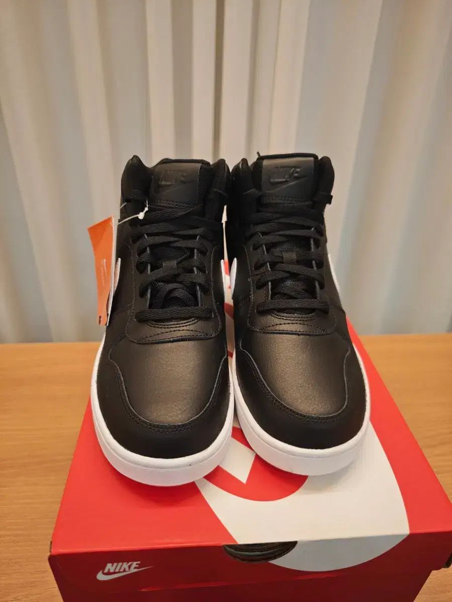 (衝撃プライス) NIKE エバノン MID 275mm (衝撃プライス) NIKE エバノン MID 275mm