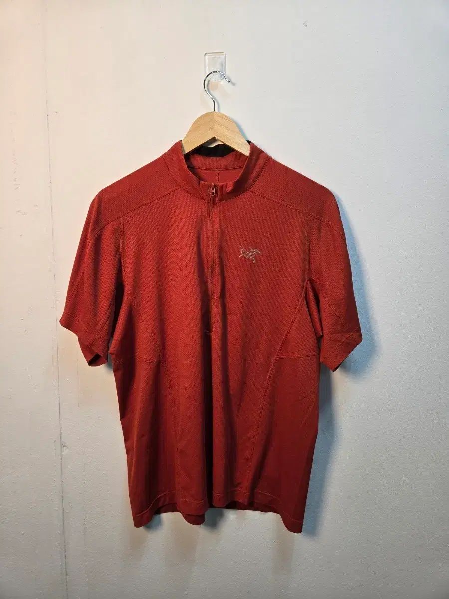 ARC'TERYX アークテリクス ハーフジップ 半袖 機能性 Tシャツ レッド M