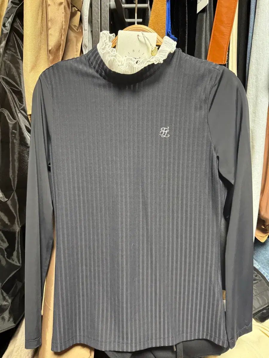フェアライアー トップス S (新品)