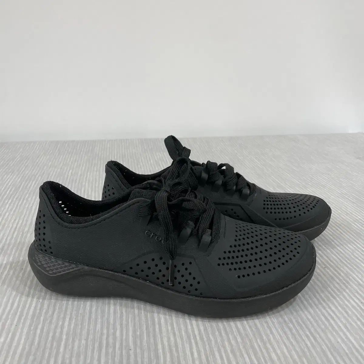 Crocs ライトライド ペイサー スニーカー m6