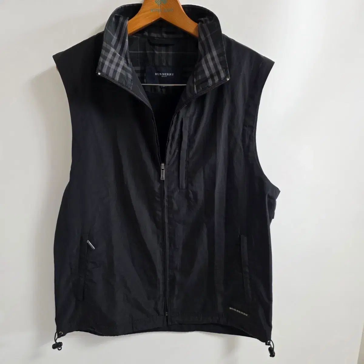 正規品 BURBERRY バーバリー ゴルフ ノヴァチェック バイカラー ウィンドブレーカー BEST ベスト ブラック (L)