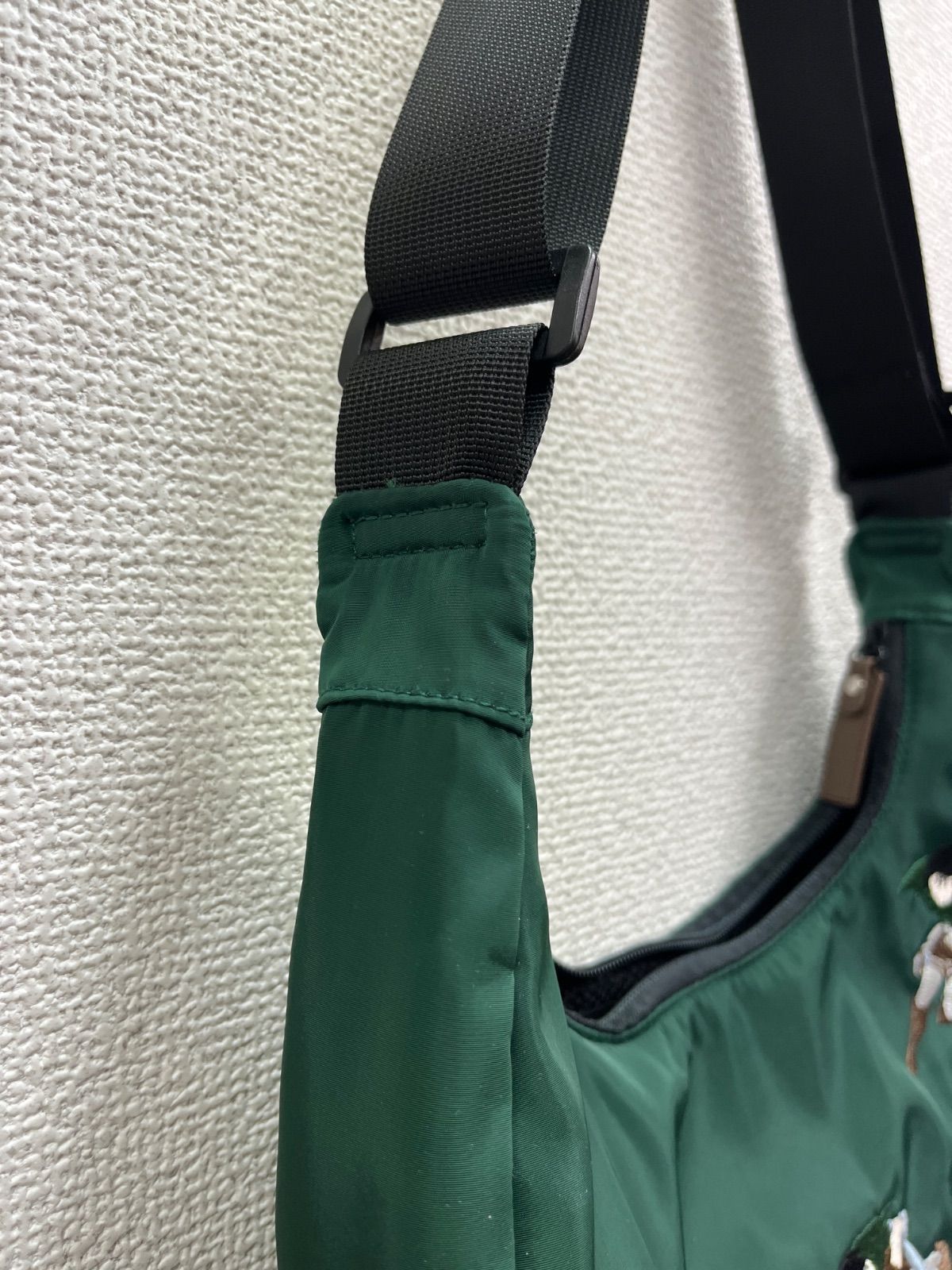 31.graniph グラニフ 進撃の巨人 バッグ グリーン ミニショルダー 