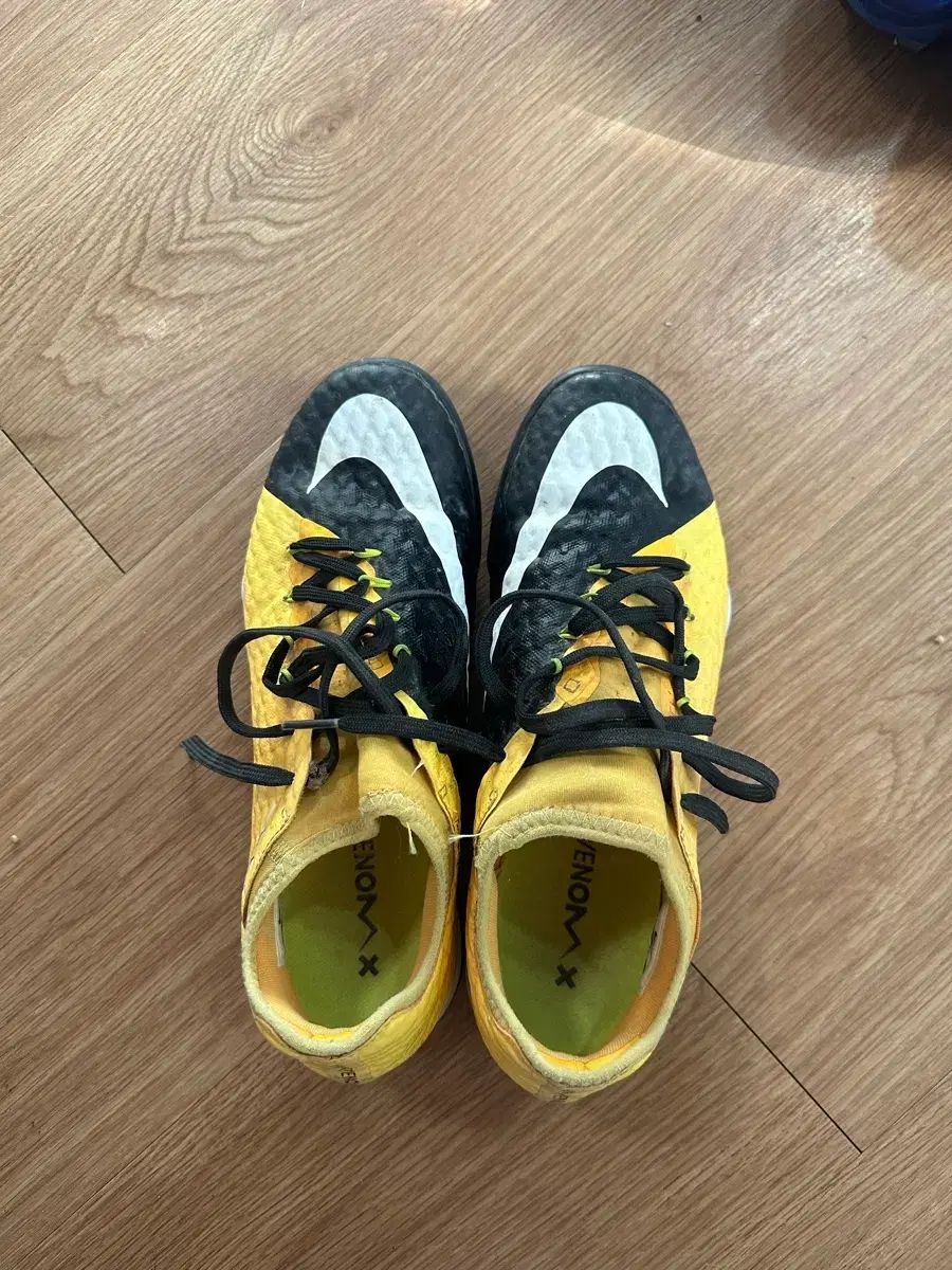 ナイキ ハイパーヴェノム ファントム3 プロTF サッカーシューズ 255