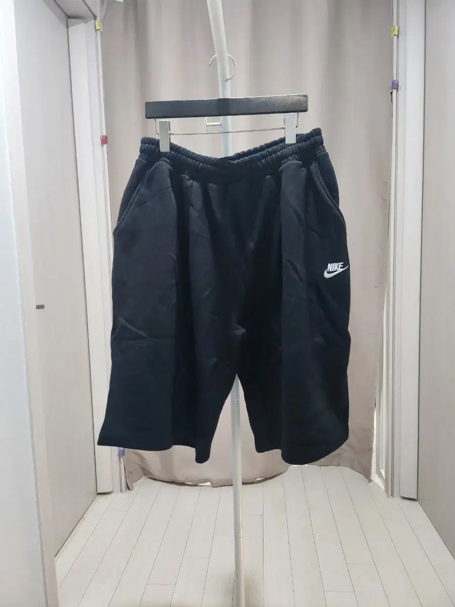 ナイキ ブラック スウッシュ ハーフパンツ 新品