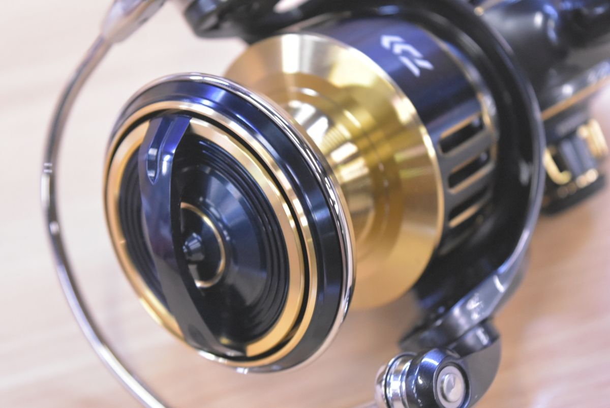 ダイワ 25 ソルティガ 8000-P スピニングリール DAIWA SALTIGA