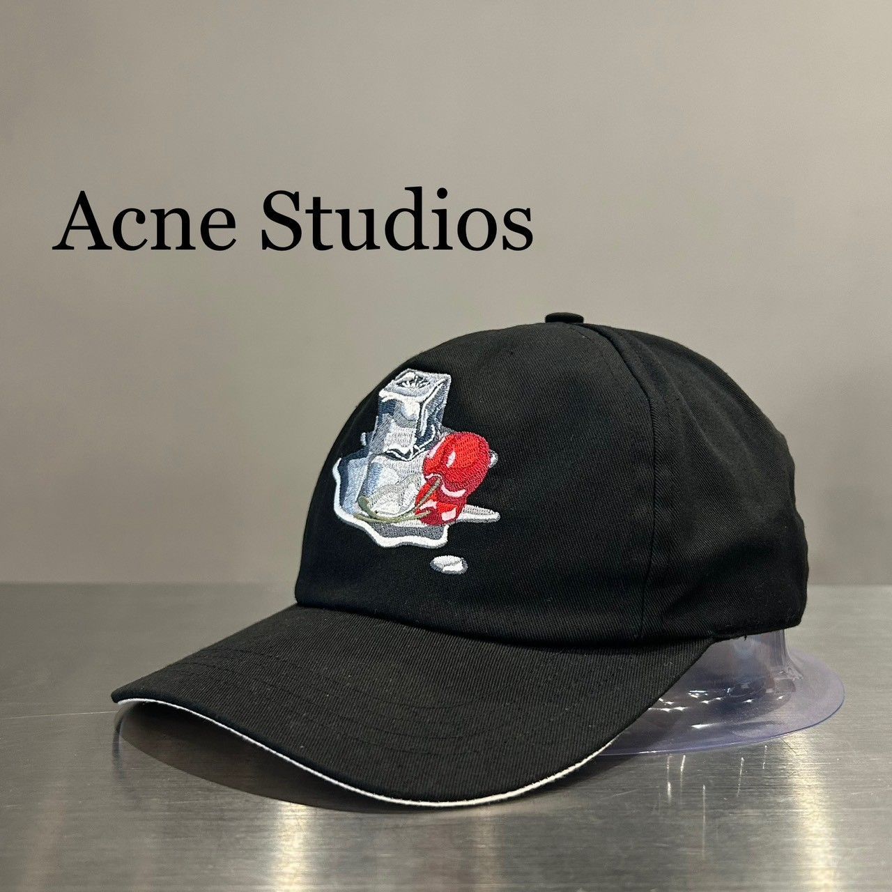 『Acne Studios』アクネステュディオス デザイン刺繍キャップ