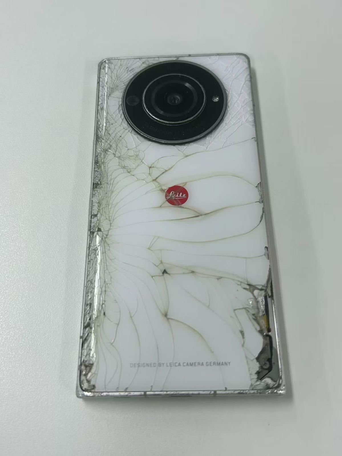 ジャンク】Leitz phone 2 ホワイト 起動不可 - メルカリ