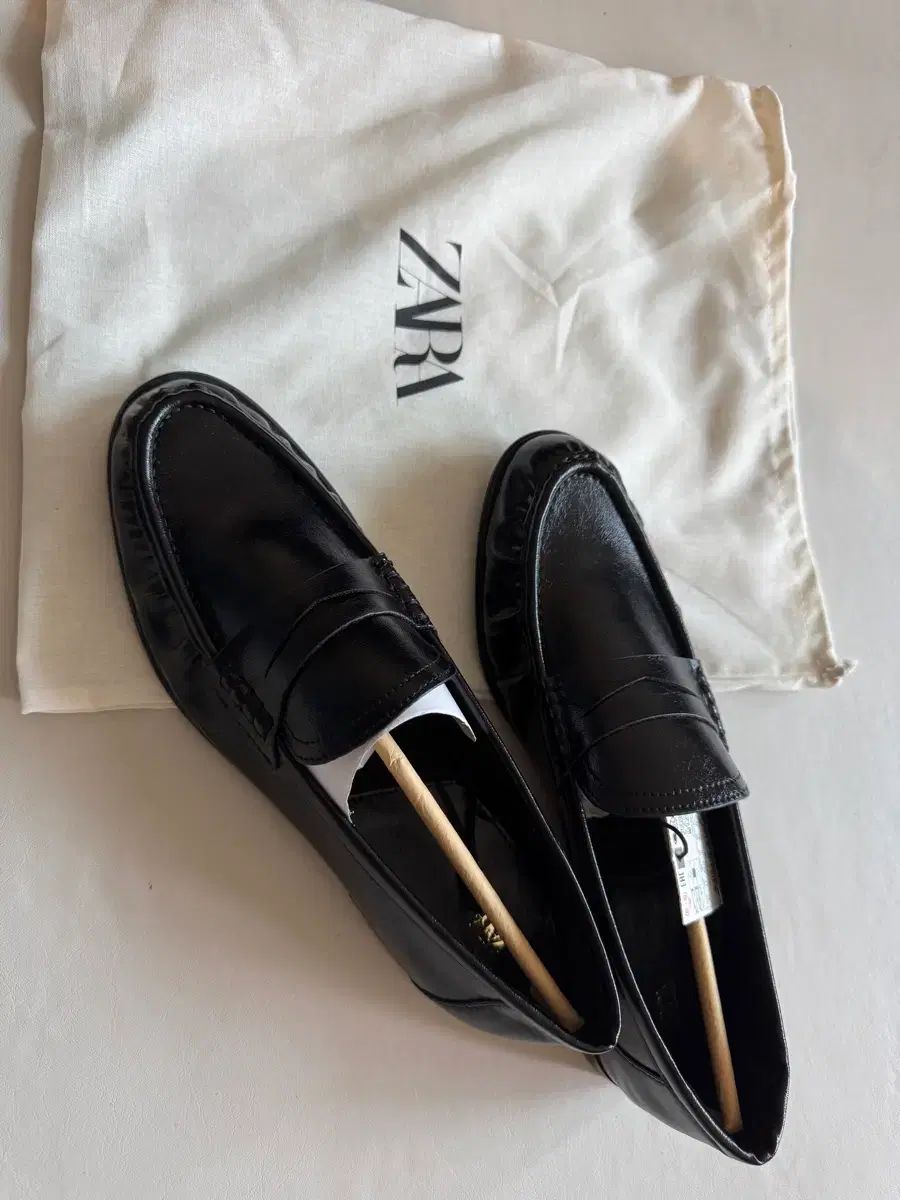 ZARA（ザラ）ソフトシャーリングローファー ブラック 42サイズ（275）