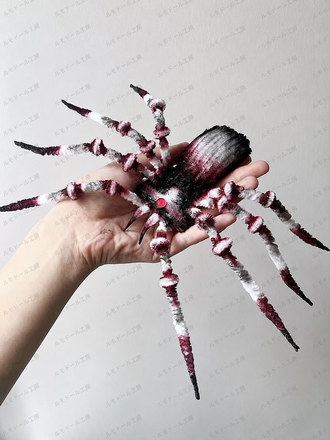 ハンドメイド 蜘蛛 スパイダー モール製 長脚 ホワイト ピンク タランチュラ風 ワイヤー骨格 可動 グロカワ ホラー ハロウィン 撮影小道具 オリジナル 一点物