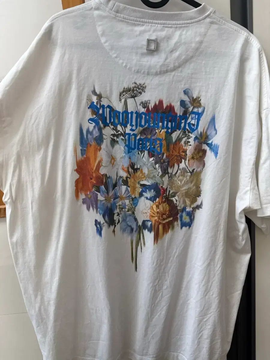 48 ウーヨンミ MULTI フラワー バックロゴ 半袖 Tシャツ