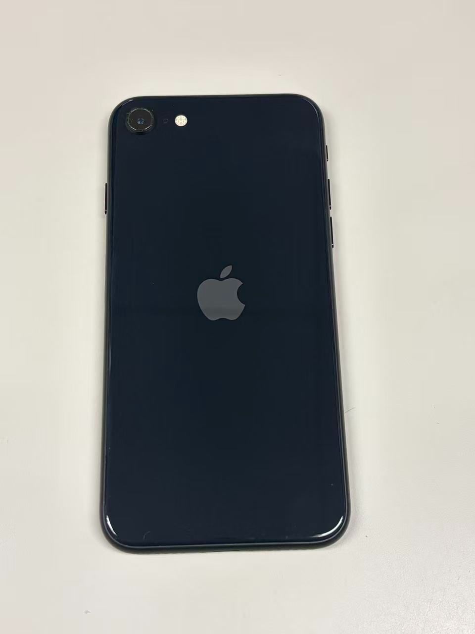 新品同様品 バッテリー100% SIMフリー iPhone SE(第３世代) 128GB