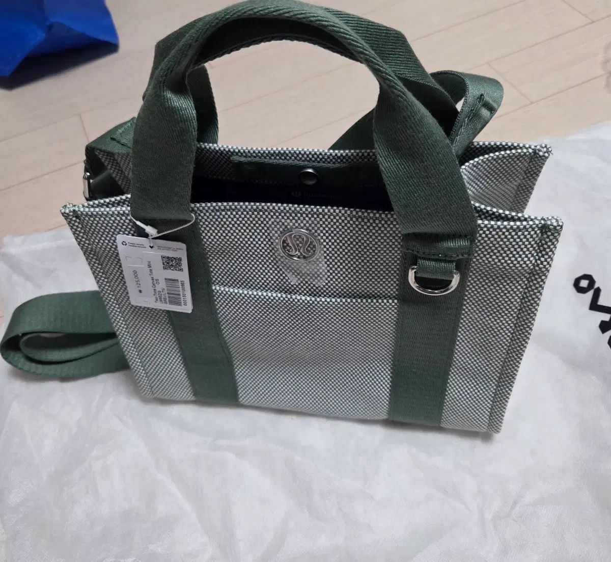 新品 ルルレモン ミニバッグ