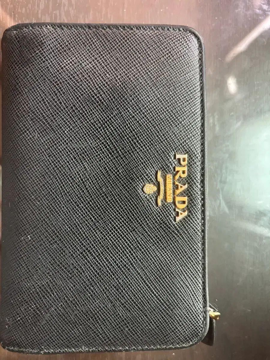 PRADA ブラック サフィアーノ 二つ折り財布