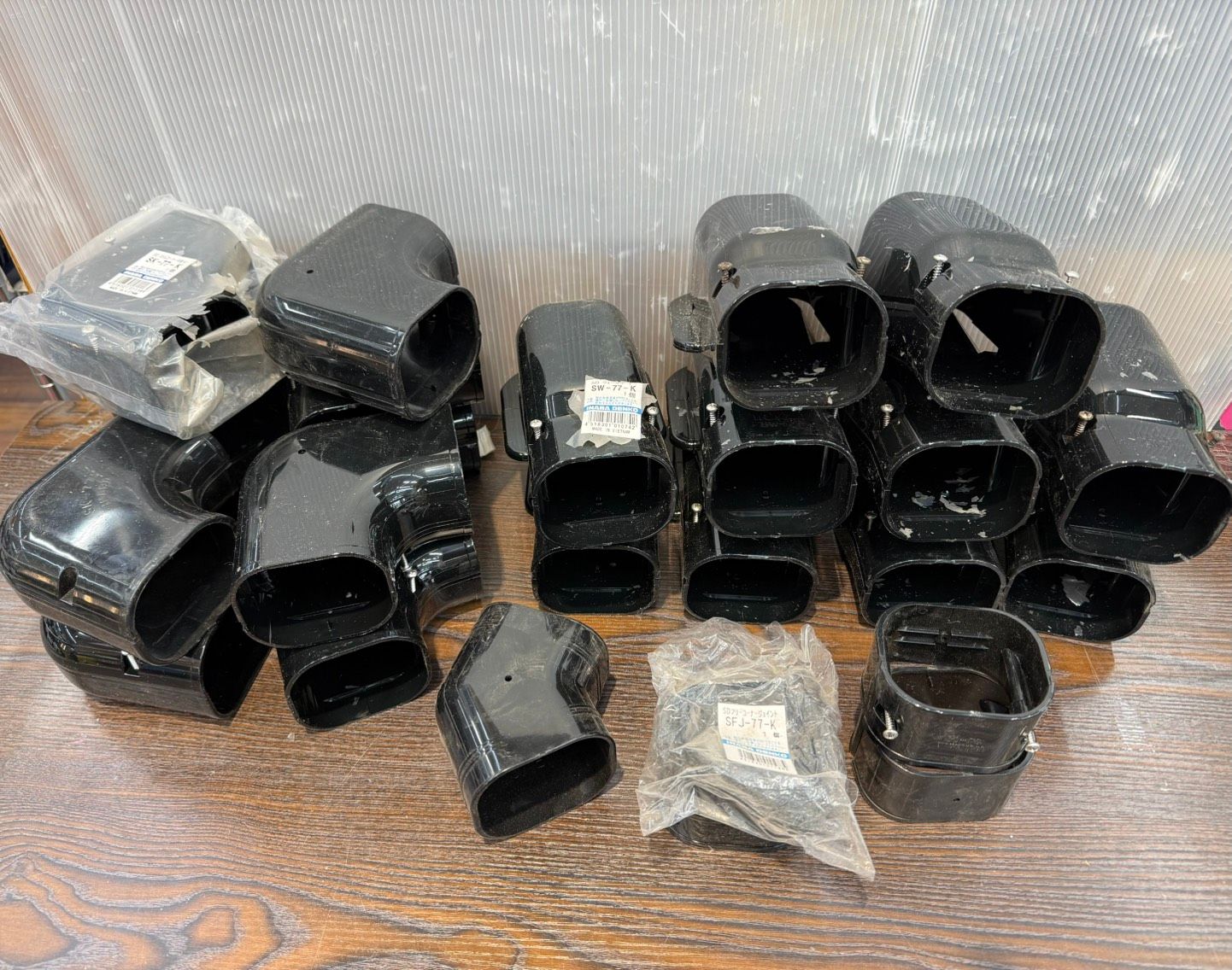 S04268 因幡電工　スリムダクトSD 平面コーナー　SK-77-K 10個 スリムダクトSD ウォールコーナー SW-77-K