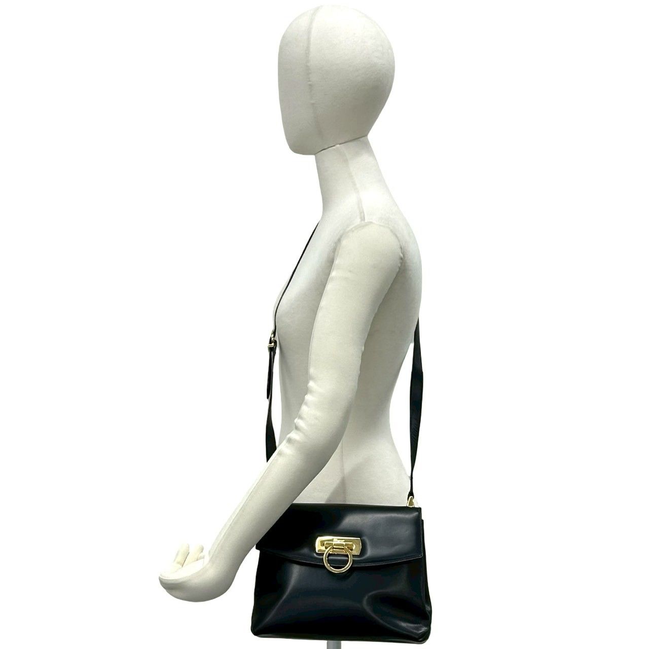 美品 Ferragamo レザー ショルダーバッグ ポシェット 黒 【公式通販】