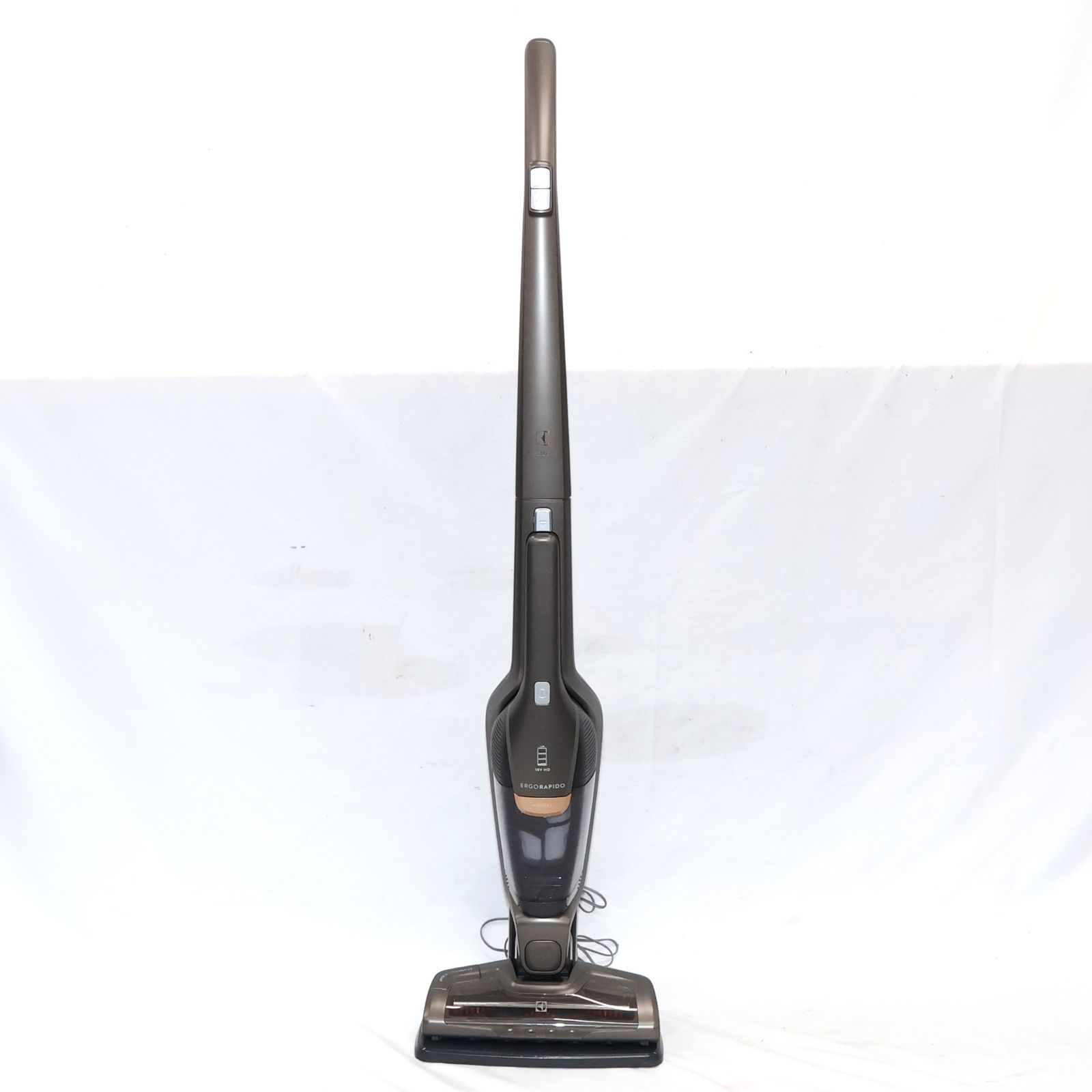 中古 Electrolux(エレクトロラックス)エルゴラピード・リチウム プラチナ ZB3323PL コードレススティッククリーナー　zb3323pl 【可(C)】