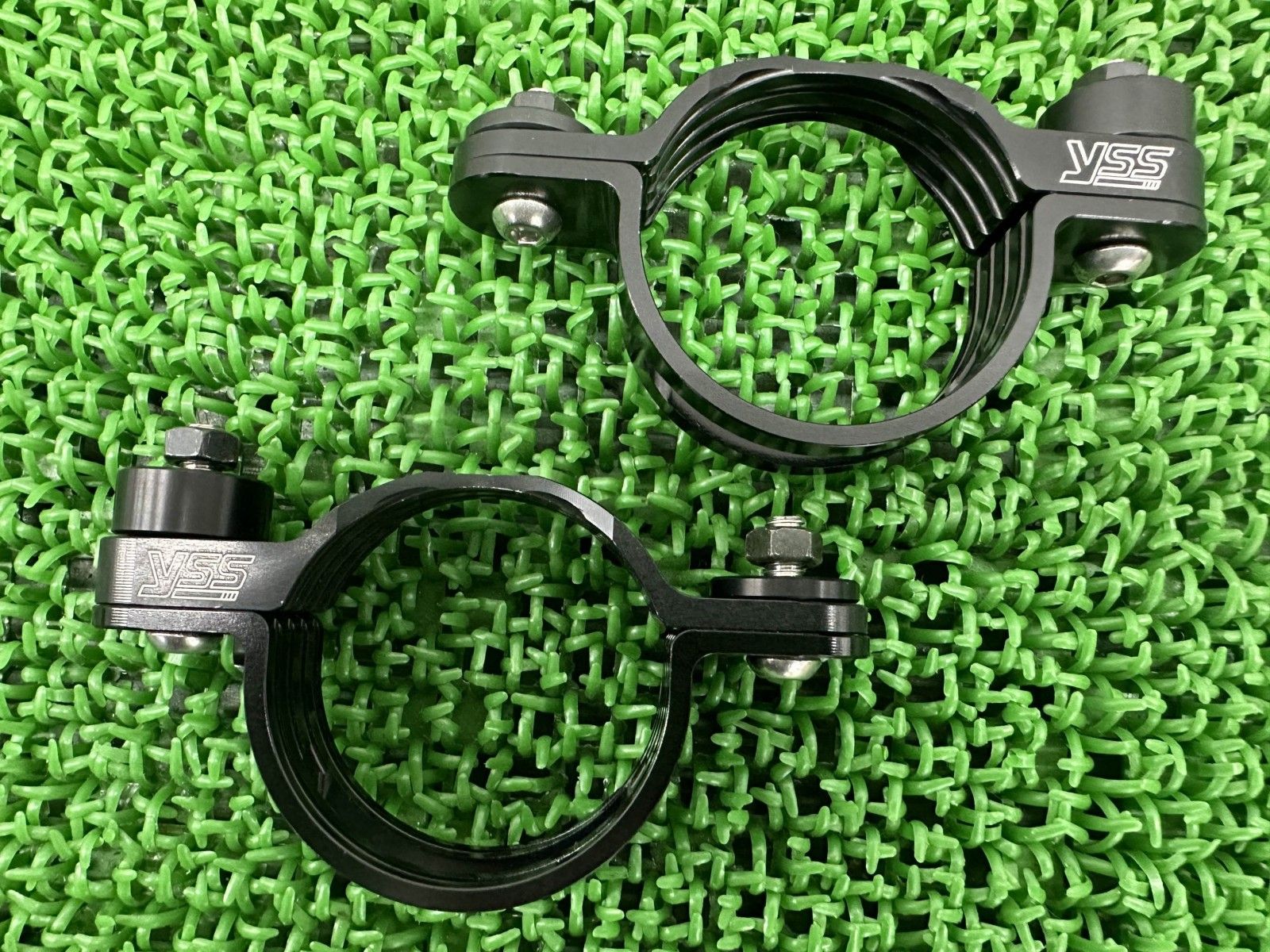 YSS製 フロントフォーククランプ 左右 黒 社外 中古 φ52～ 極上品 ハイクオリティ Kh