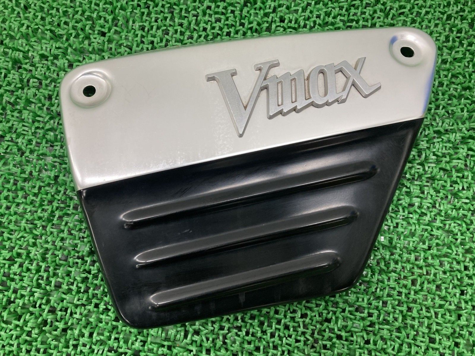 V-MAX サイドカバー 左 黒/銀 ヤマハ 純正 中古 1FK 2LT 2WE 3UF VMAX1200 アルミ Pg