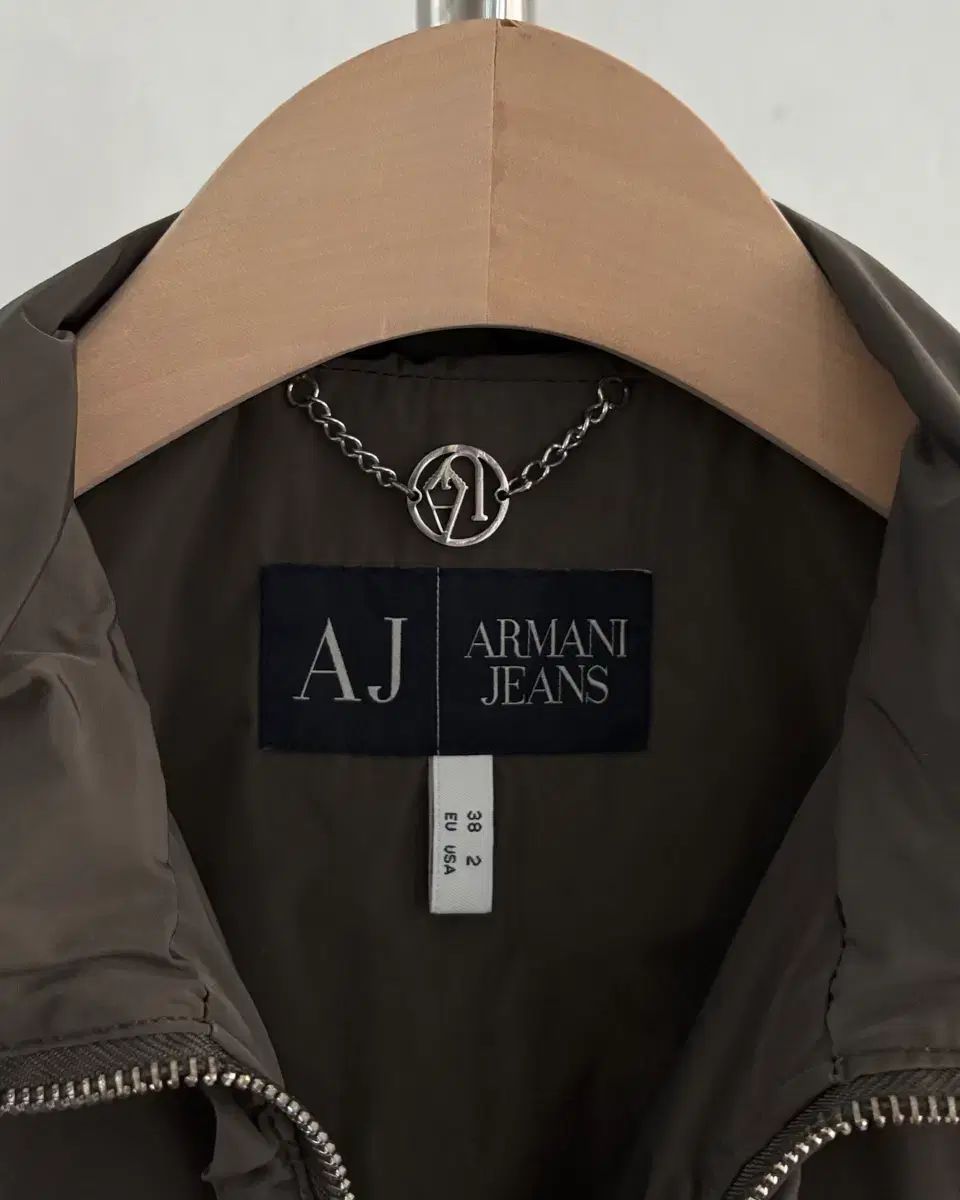 アルマーニ ジーンズ ブラウンカラー フリルディテール ポリ ジャケット