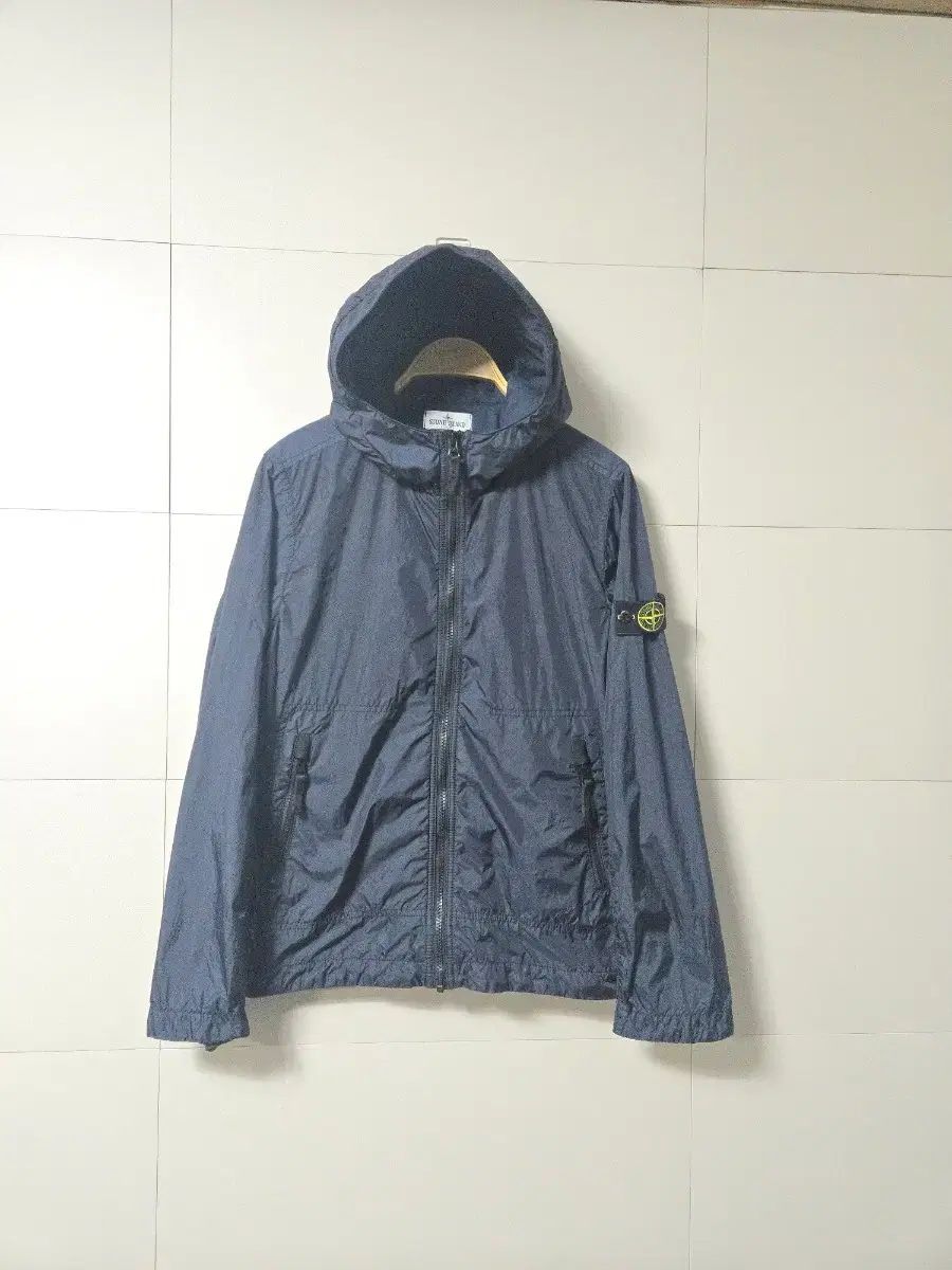 (レディース キッズ) STONE ISLAND ストーンアイランド フード ジャケット 55