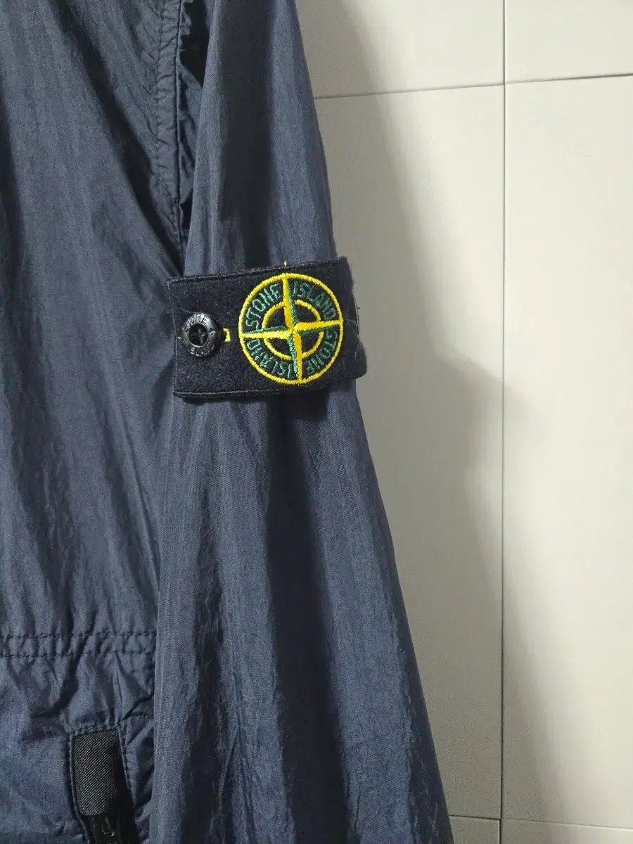 (レディース キッズ) STONE ISLAND ストーンアイランド フード ジャケット 55
