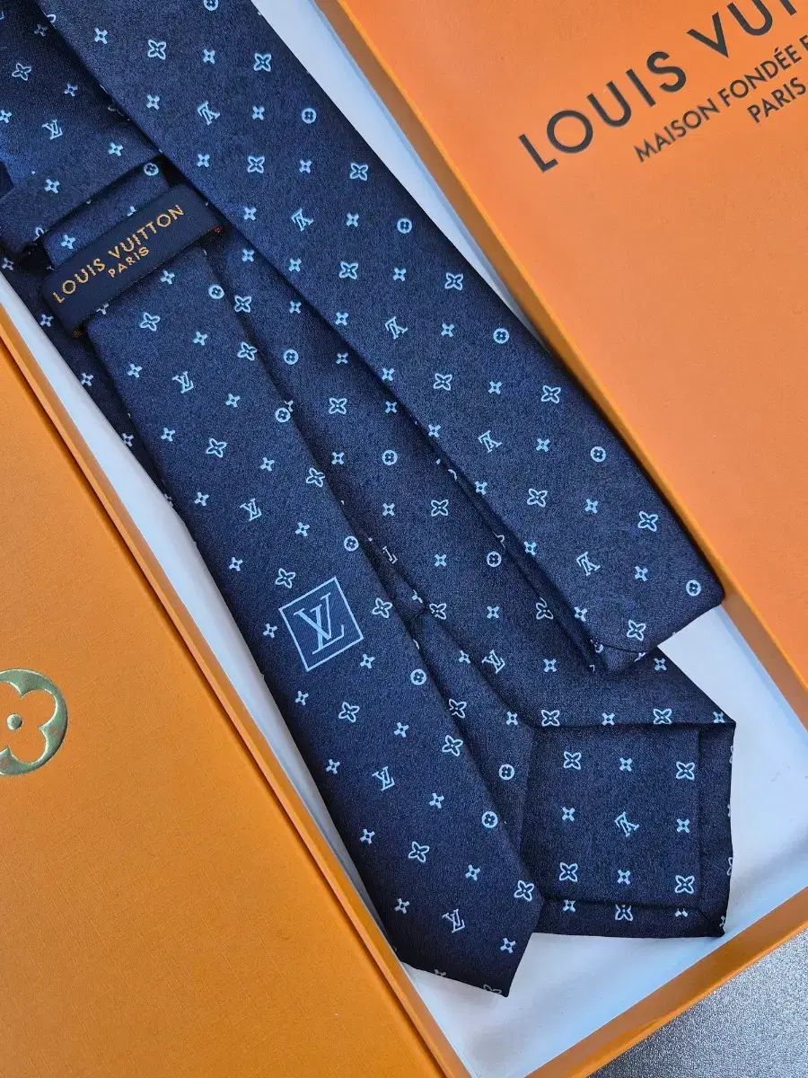 <ケース+お買い物バッグ>ルイヴィトン LV モノネックタイ(ネイビー)
