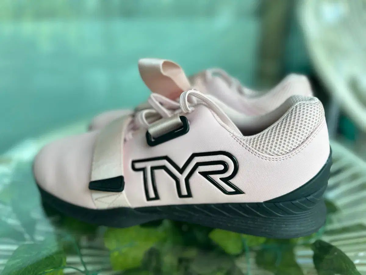 TYR ウエイトリフティングシューズ