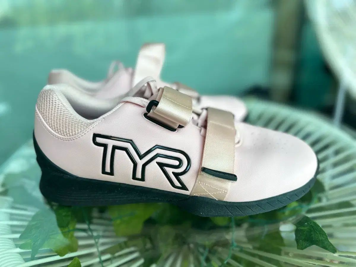TYR ウエイトリフティングシューズ