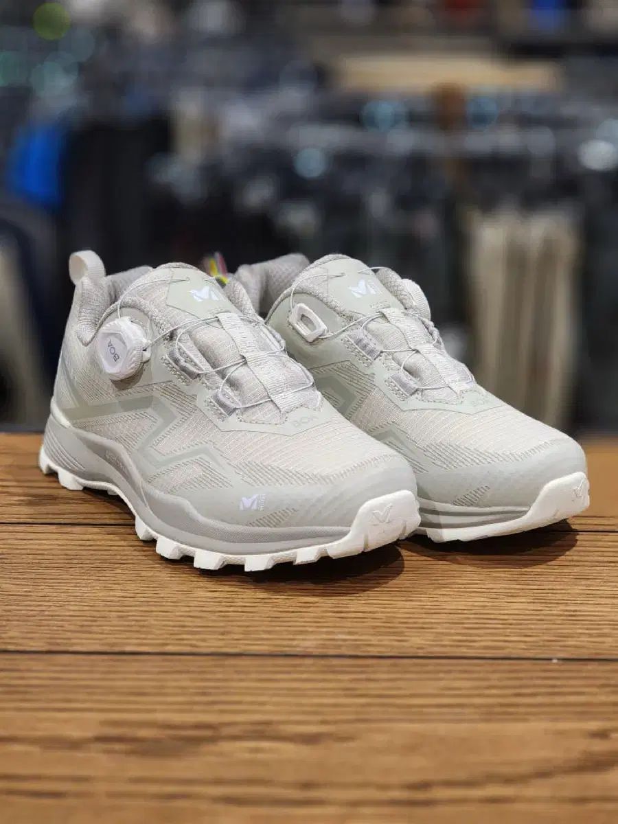 新品) MILLET BOA トレッキングシューズ スニーカー