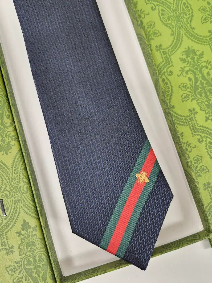 <ケース+お買い物バッグ>グッチ GUCCI シルクネクタイ(ネイビー)