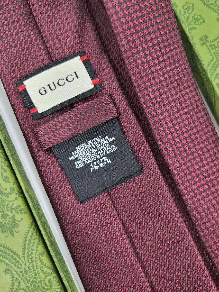 <ケース+お買い物バッグ>グッチ GUCCI シルクネクタイ (バーガンディ)