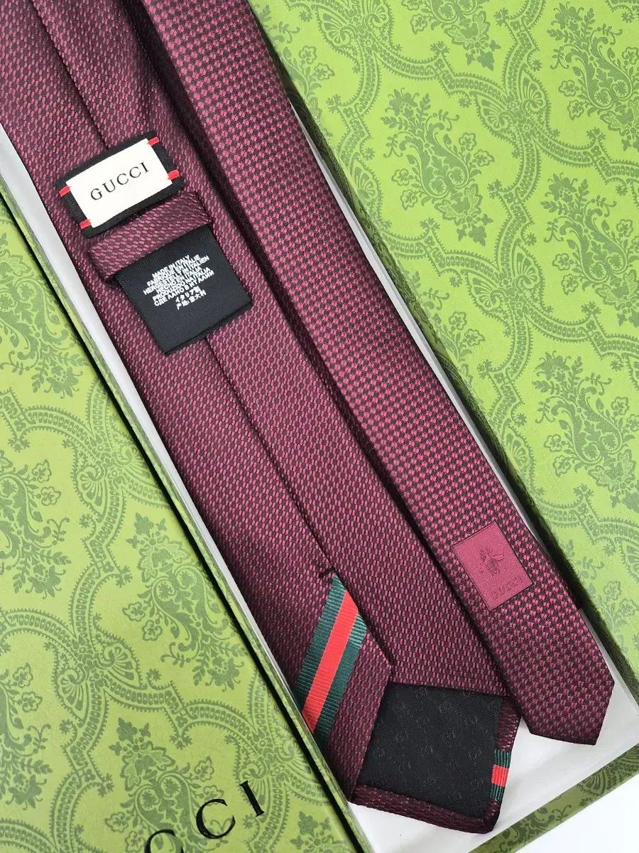 <ケース+お買い物バッグ>グッチ GUCCI シルクネクタイ (バーガンディ)